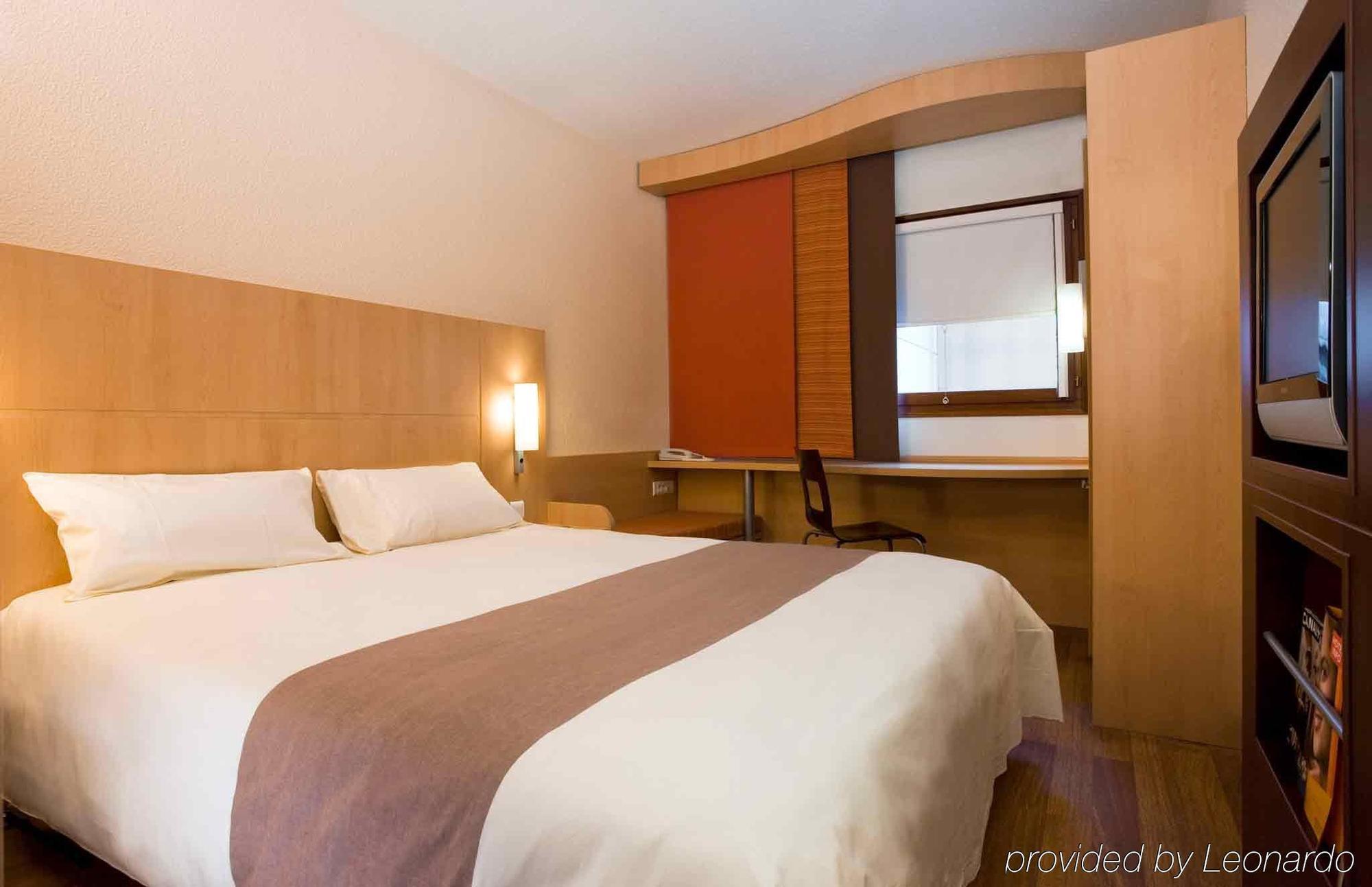 Ibis Vichy Hotel Exterior foto